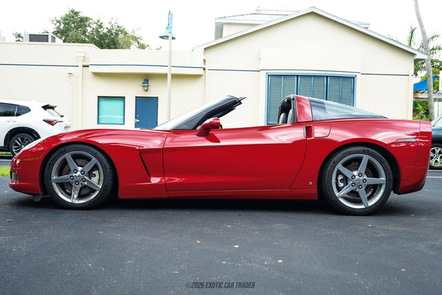 Used 2006 Chevrolet Corvette Coupe w/ Preferred Equipment Group RWD image 3