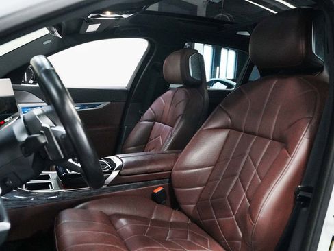 Used 2023 BMW 760i xDrive image 30