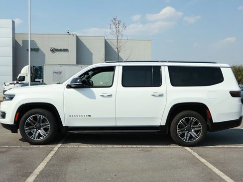 Used 2024 Jeep Wagoneer L Series II image 9