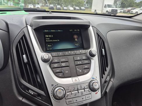 Used 2017 Chevrolet Equinox Premier w/ Enhanced Convenience Package FWD image 3