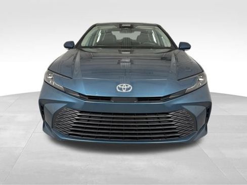 Used 2025 Toyota Camry LE image 3