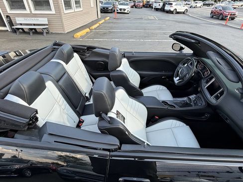 Used 2023 Dodge Challenger SRT Hellcat w/ Driver Convenience Group RWD image 19