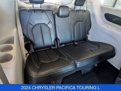 Used 2024 Chrysler Pacifica Touring-L FWD image 31