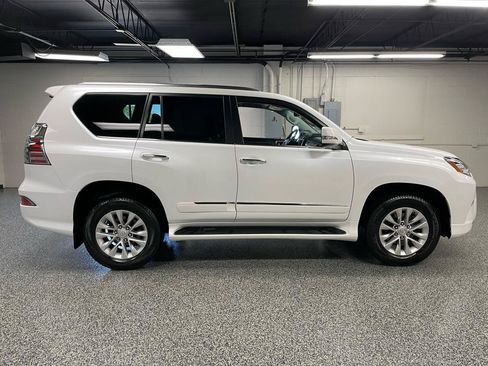 Used 2018 Lexus GX 460 Premium w/ Premium Package AWD/4WD image 4