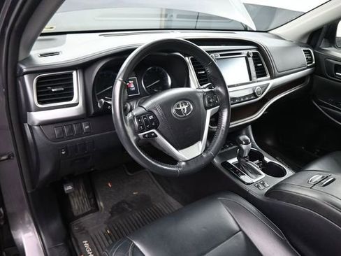 Used 2015 Toyota Highlander XLE AWD/4WD image 21