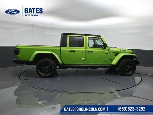 Used 2025 Jeep Gladiator Sport AWD/4WD image 3
