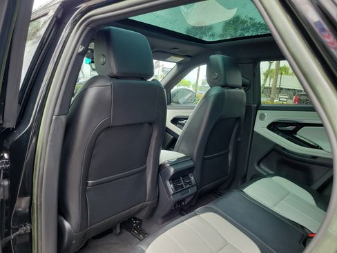 Used 2023 Land Rover Range Rover Evoque R-Dynamic SE image 15