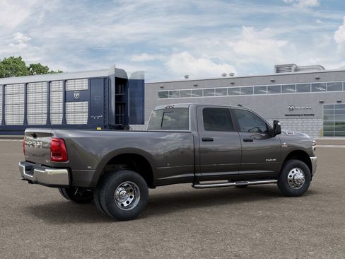 New 2026 RAM 3500 Big Horn AWD/4WD image 4