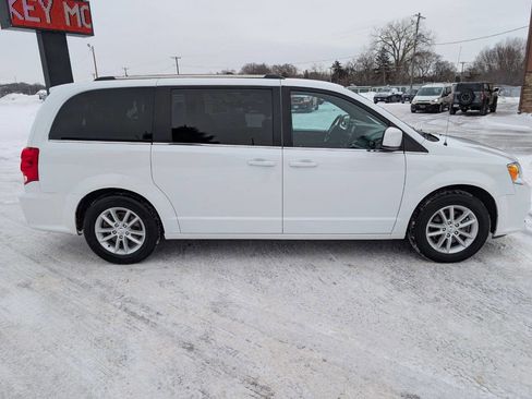 Used 2019 Dodge Grand Caravan SXT w/ Rear Park Assist Package image 10
