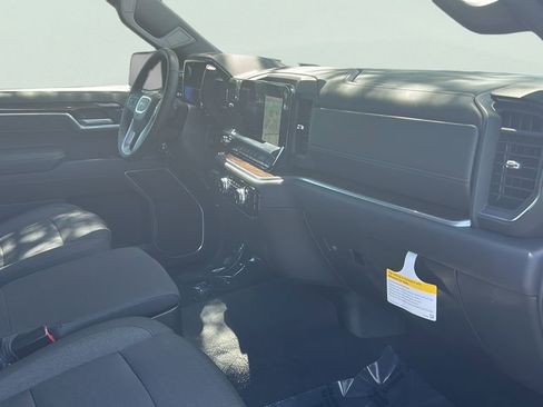 New 2026 GMC Sierra 1500 SLE image 25