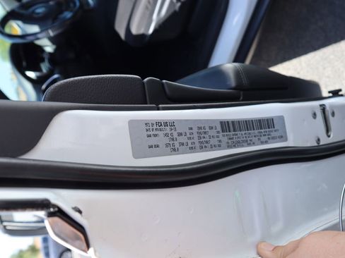Used 2020 Jeep Grand Cherokee Laredo RWD image 19