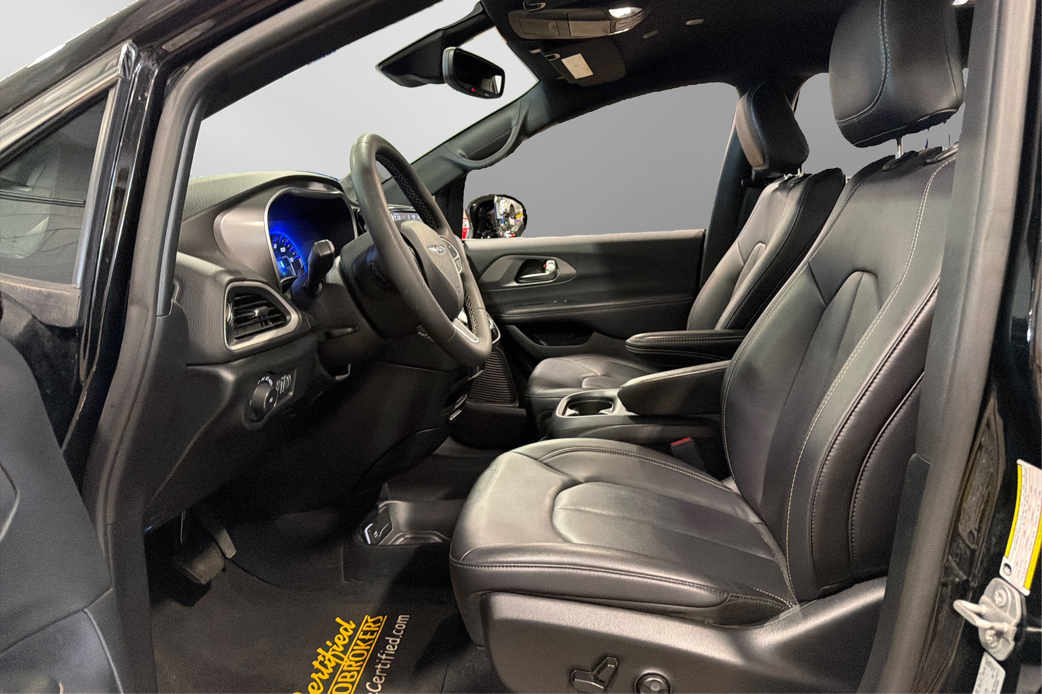 Used 2026 Chrysler Pacifica Select FWD image 18