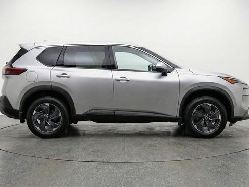 Used 2025 Nissan Rogue SV image 11