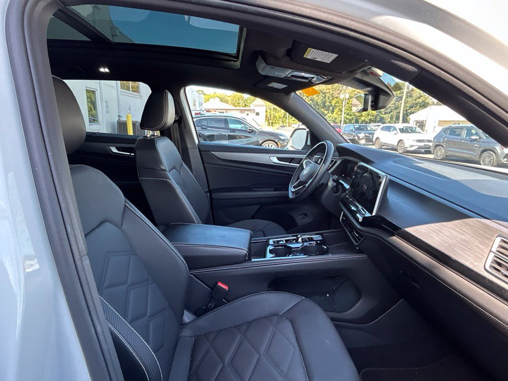 Used 2024 Volkswagen Atlas Cross Sport SE FWD image 5