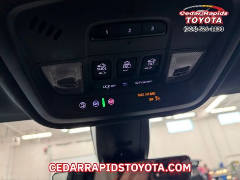 Used 2022 Chevrolet Traverse Premier w/ Redline Edition image 19