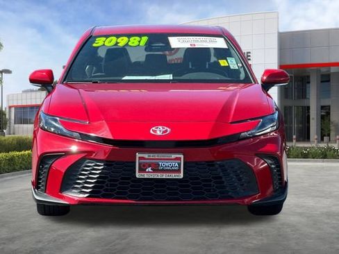 Used 2025 Toyota Camry SE FWD image 11