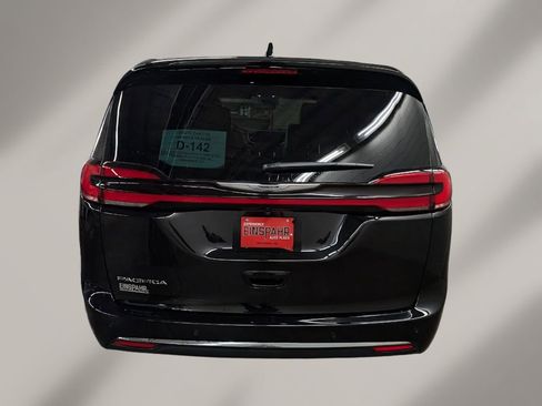 New 2026 Chrysler Pacifica Select image 27