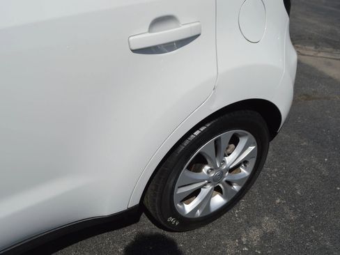 Used 2016 Kia Soul ! FWD image 4