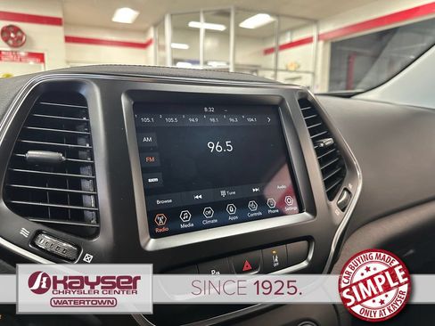 Certified 2021 Jeep Cherokee Latitude Lux w/ Comfort/Convenience Group AWD/4WD image 21