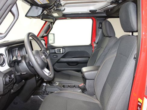 Used 2025 Jeep Wrangler Unlimited Sahara AWD/4WD image 14
