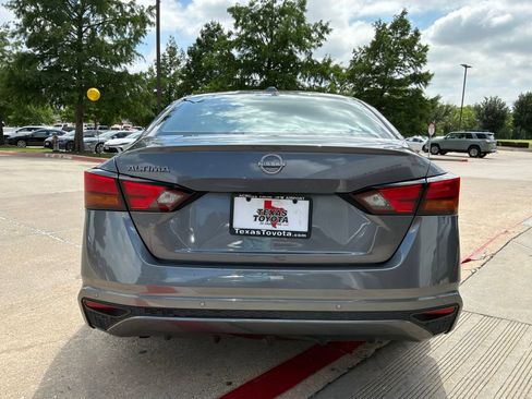 Used 2025 Nissan Altima 2.5 SV FWD image 7