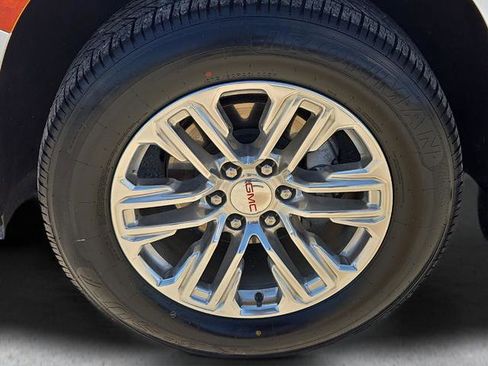 Used 2024 GMC Yukon SLT RWD image 8