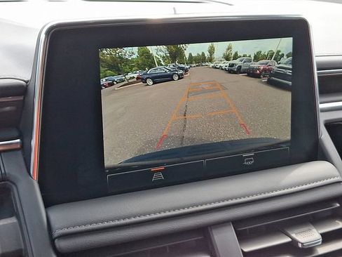 Used 2024 GMC Yukon SLE AWD/4WD image 12