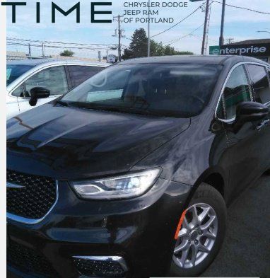Used 2023 Chrysler Pacifica Touring-L FWD image 1