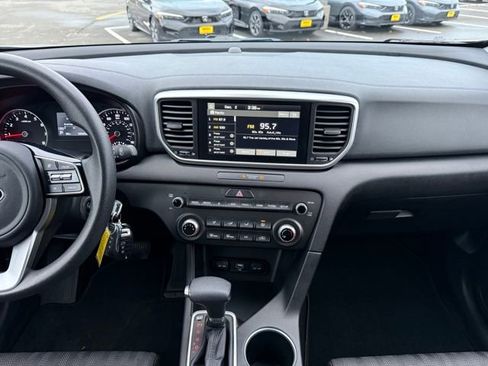Used 2020 Kia Sportage LX image 19