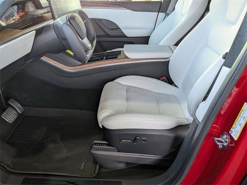 Used 2025 Tesla Model X image 11