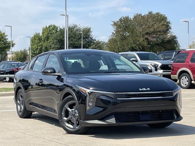 Used 2025 Kia K4 FWD image 2
