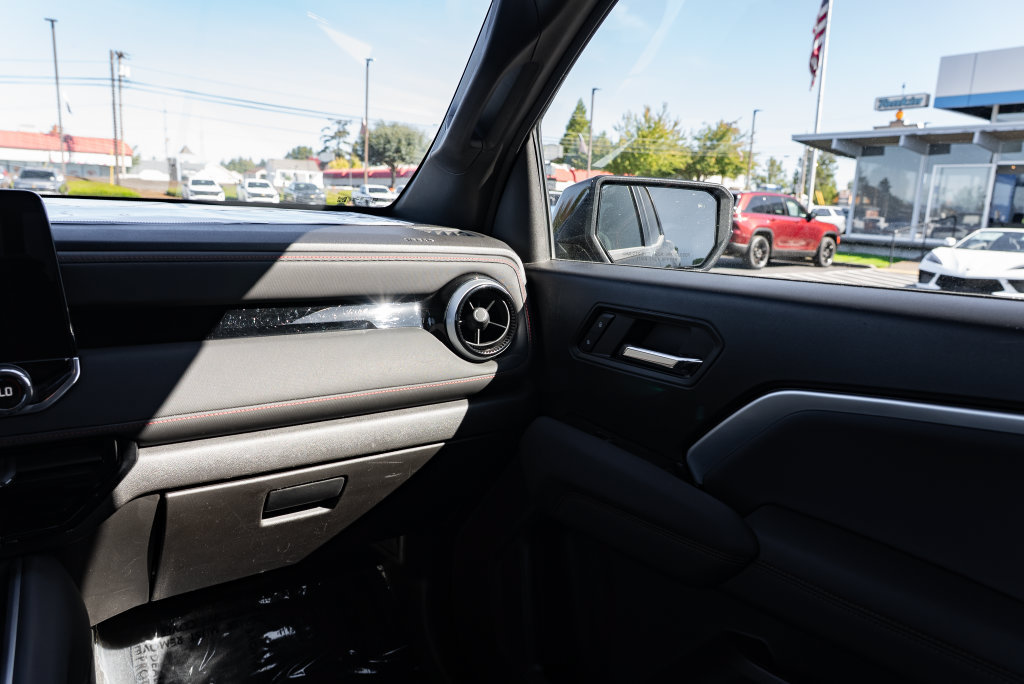 Used 2024 Chevrolet Colorado Z71 w/ Z71 Convenience Package 2 AWD/4WD image 10