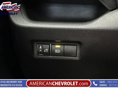 Used 2025 Toyota RAV4 XLE FWD image 36