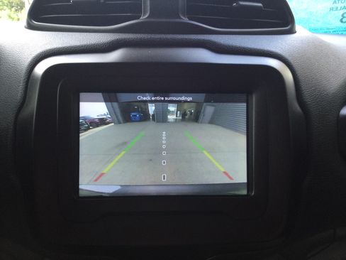 Used 2020 Jeep Renegade Limited AWD/4WD image 10
