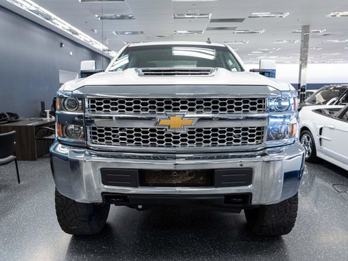 Used 2019 Chevrolet Silverado 2500 LT AWD/4WD image 2