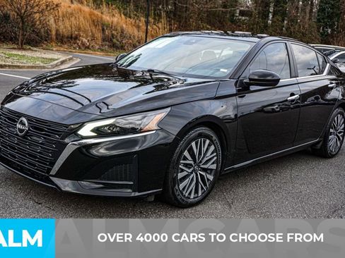 Used 2023 Nissan Altima 2.5 SV image 2
