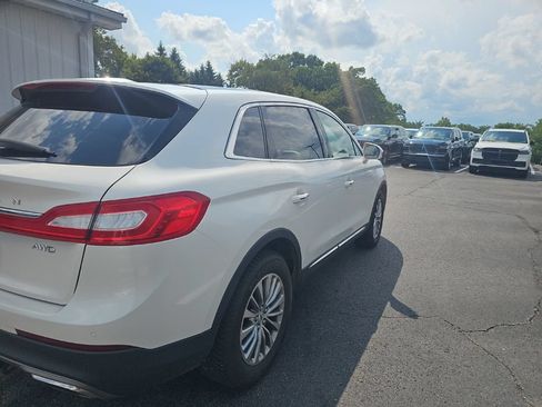 Used 2018 Lincoln MKX Select w/ Select Plus Package AWD/4WD image 5