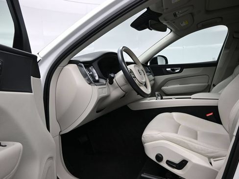 Used 2024 Volvo XC60 B5 Core w/ Protection Package Premier AWD/4WD image 9