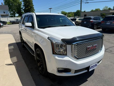 Used 2017 GMC Yukon Denali w/ Open Road Package AWD/4WD image 11