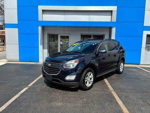 Used 2017 Chevrolet Equinox LT w/ Convenience Package image 2