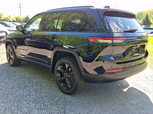 Certified 2023 Jeep Grand Cherokee Limited w/ Black Appearance Package AWD/4WD image 4
