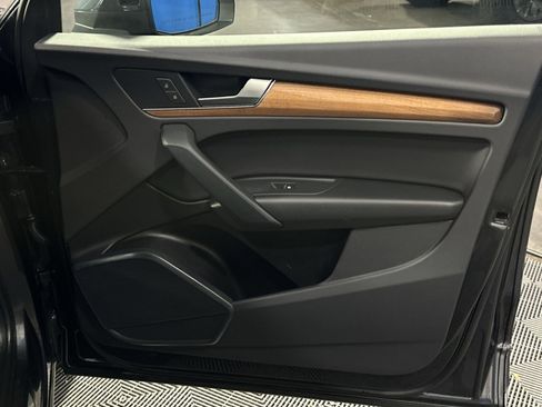 Used 2023 Audi Q5 2.0T Premium w/ Convenience Package image 36