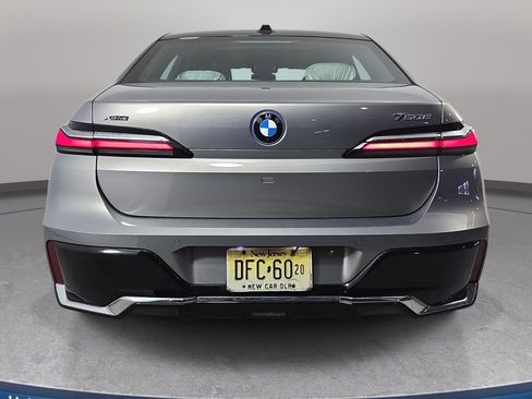 Used 2025 BMW 750e xDrive w/ Executive Package AWD/4WD image 7