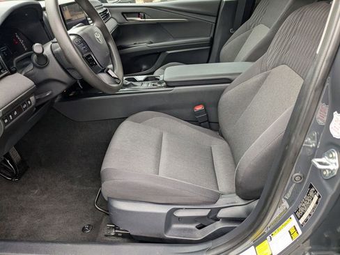 Used 2025 Toyota Camry LE image 11