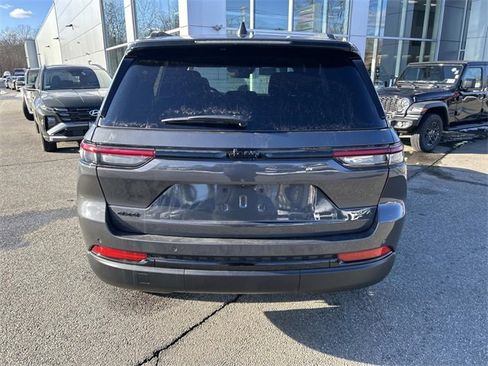 New 2025 Jeep Grand Cherokee Laredo image 4