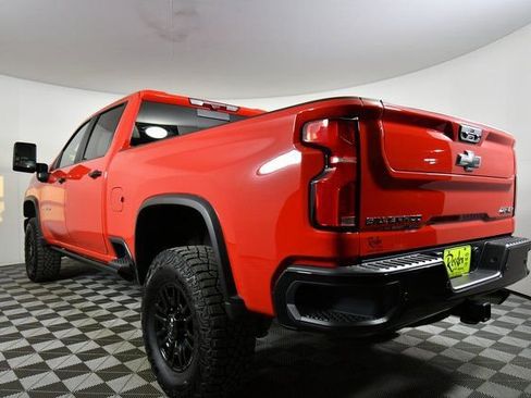 Used 2025 Chevrolet Silverado 2500 ZR2 w/ Technology Package image 13