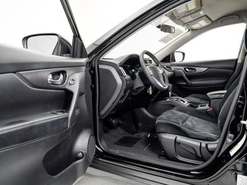 Used 2016 Nissan Rogue S w/ Appearance Package AWD/4WD image 8