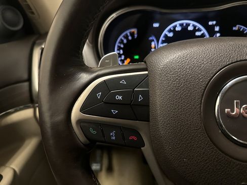 Used 2017 Jeep Grand Cherokee Overland w/ Jeep Active Safety Group image 39