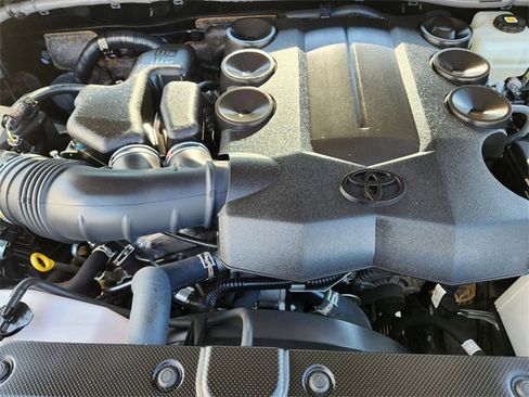 Used 2022 Toyota 4Runner SR5 Premium image 31