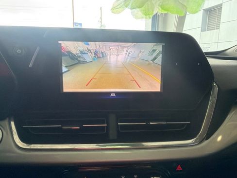 Used 2024 Chevrolet Trax LT FWD image 10